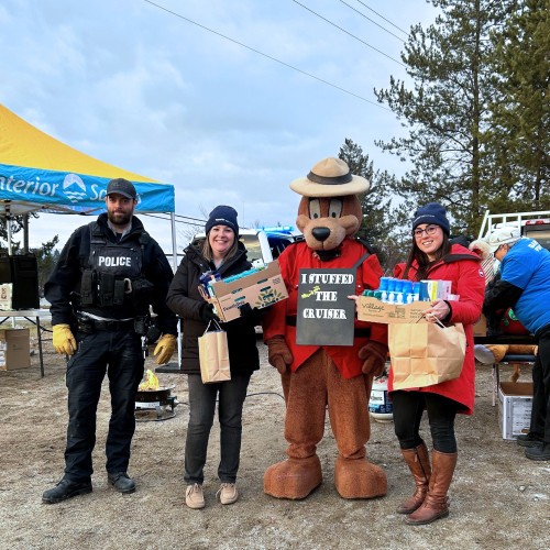 Stuff the Cruiser 2024: Barriere’s ‘Stuff the Cruiser’ Event and Clearwater’s ‘Cram the Cruiser’ event support local food banks, spreading holiday cheer through donations of new toys and personal care items. Hosted by local RCMP detachments, the food and toy donations benefit Food Banks in the local communities, Yellowhead staff proudly donated goods to this important cause